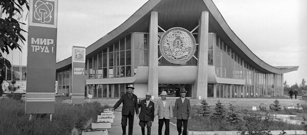 Главный павильон Выставки достижений народного хозяйства советской Киргизии - Sputnik Кыргызстан