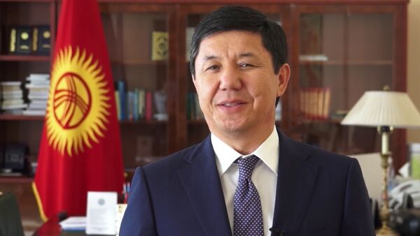 В начале июля аппарат президента Кыргызстана принял эстафету Sputnik, посвященную юбилею Алыкула Осмонова, от сотрудников 5 канала. - Sputnik Кыргызстан