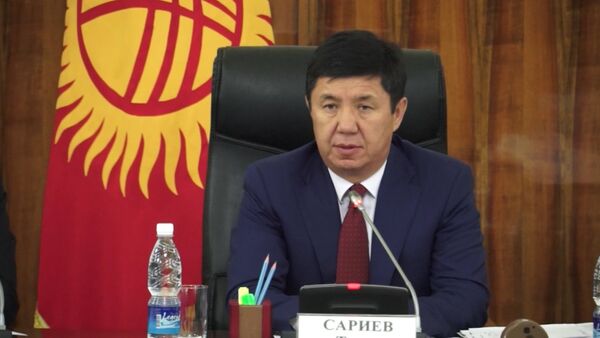 Сариев рассказал, почему не стоит бежать менять сомы на доллары - Sputnik Кыргызстан