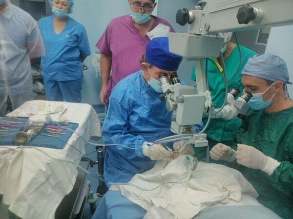 Врачи фонда Глаз Сиона. - Sputnik Кыргызстан