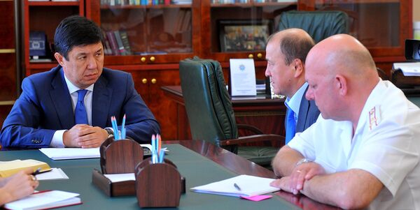 Премьер-министр Темир Сариев жана ИИМ башчысы Мелис Турганбаев. Архив - Sputnik Кыргызстан