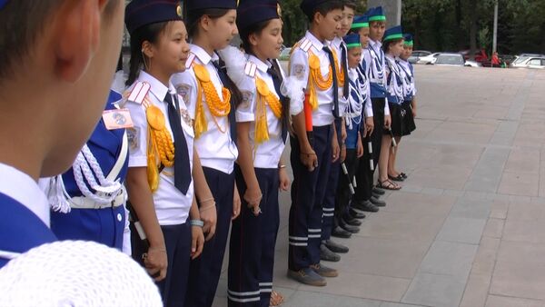 Подготовка к школе по-милицейски: крики, сигналы и много детей - Sputnik Кыргызстан