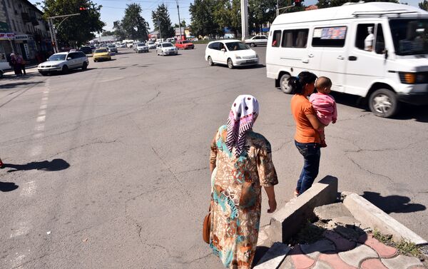 Светофоры на некоторых перекрестках Бишкека также не добавляют порядка в трафике. - Sputnik Кыргызстан