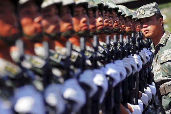Военнослужащие Китая во время парада в Пекине. Архивное фото - Sputnik Кыргызстан