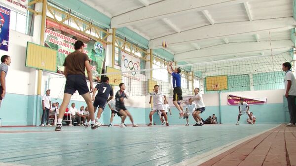 Сотрудники мэрий городов бегали и играли в футбол на берегу Иссык-Кул - Sputnik Кыргызстан