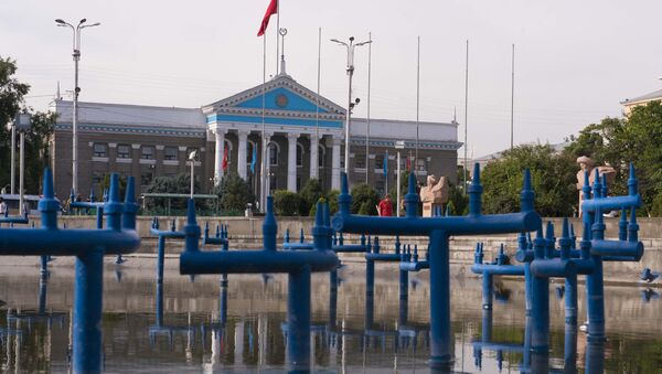 Фонтан возле здания Кыргызской государственной филармонии им. Т. Сатылганова. Архивное фото - Sputnik Кыргызстан