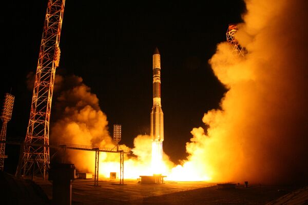 Старт ракеты-носителя Протон-М (2013 год). Архивное фото - Sputnik Кыргызстан