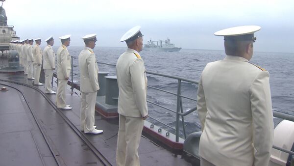 Спутник_Моряки с борта эсминца наблюдали за парадом кораблей РФ и КНР во Владивостоке - Sputnik Кыргызстан