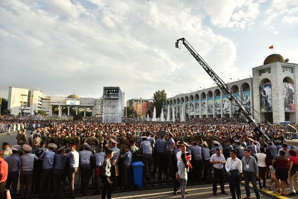 Зрители на концерте в площади Ала-Тоо посвященный ко дню Независимости КР - Sputnik Кыргызстан
