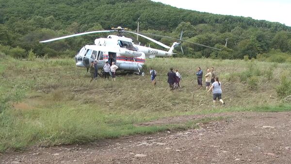 Спасатели на вертолете эвакуировали людей из затопленных районов Приморья - Sputnik Кыргызстан