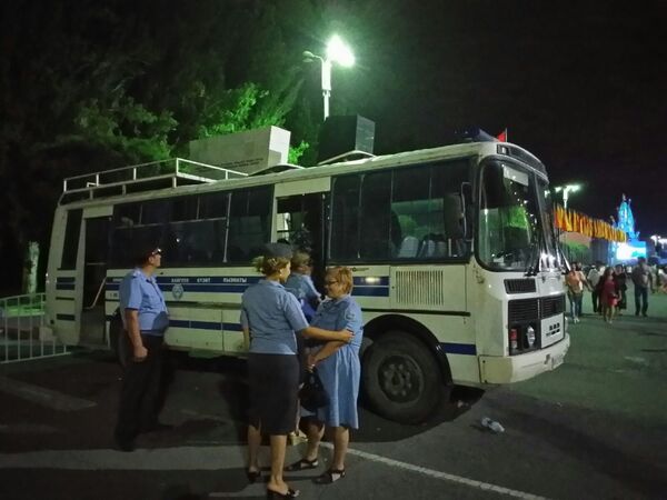 Милиция кызматкеринин автобусу. Архив - Sputnik Кыргызстан