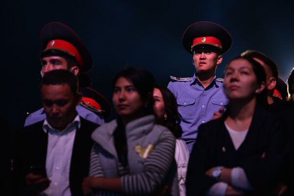 Сотрудники милиции дежурили до конца концерта - Sputnik Кыргызстан