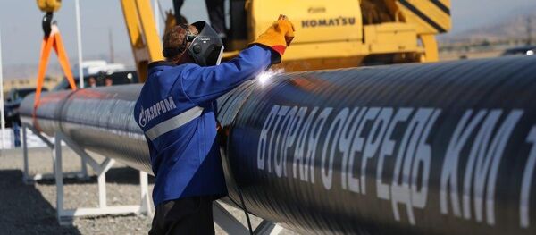 Сварен первый стык финального участка II очереди газопровода Бухарский газоносный район — Ташкент — Бишкек — Алматы - Sputnik Кыргызстан