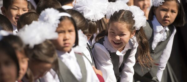 Первый звонок в школах Бишкека - Sputnik Кыргызстан