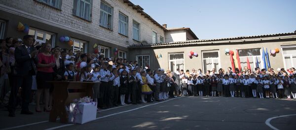 Первый звонок в школах Бишкека - Sputnik Кыргызстан