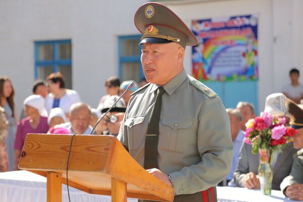 Начальник Генштаба Асанбек Алымкожоев на открытии памятника - Sputnik Кыргызстан