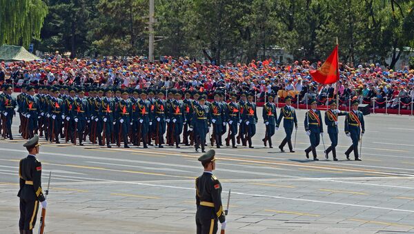 Офицеры Национальной гвардии на параде, посвященном 70-летию Победы во Второй мировой войне в рамках своего рабочего визита в Китай. - Sputnik Кыргызстан