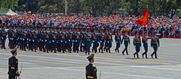 Кыргыз офицерлери Кытайдын Японияга каршы согушунун 70 жылдык жеңиши жана Экинчи дүйнөлүк согуштун аяктаганынын урматына Пекин шаарында аскердик парадында - Sputnik Кыргызстан