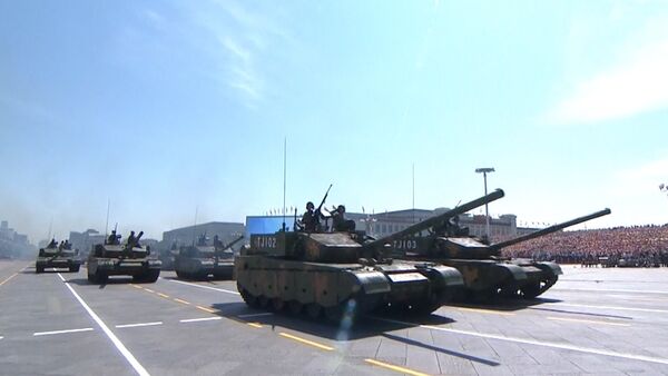 Военный парад в Пекине: торжественный марш, бронетехника и эскадрилья самолетов - Sputnik Кыргызстан