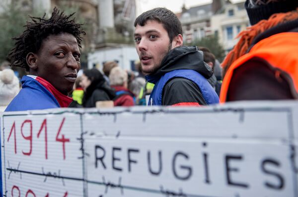 Беженцы во время демонстрации в Великобритании. Архивное фото - Sputnik Кыргызстан