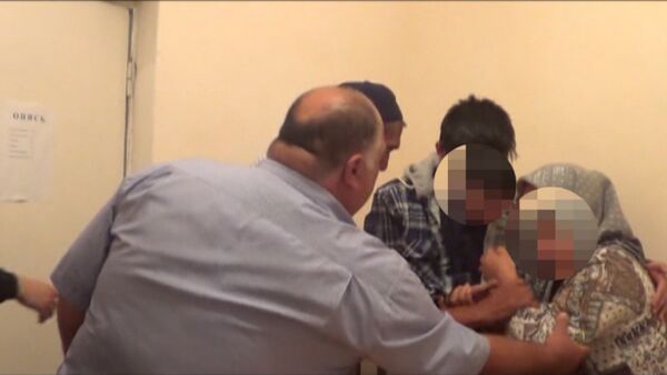 Мать рыдала, увидев покалеченного сына, приехавшего из Сирии - Sputnik Кыргызстан