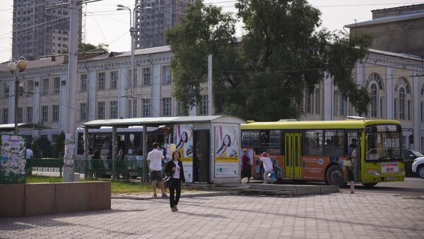 Автобус на остановке в Бишкеке. Архивное фото - Sputnik Кыргызстан