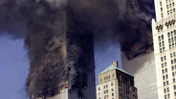 Башни Всемирного торгового центра после атаки террористов 11 сентября в 2001 году, Нью-Йорк - Sputnik Кыргызстан
