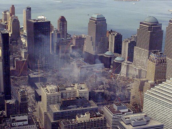 Вид на после падения башен близнецов в Нью-Йорке. Архивное фото - Sputnik Кыргызстан