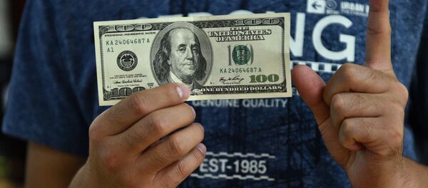 Сто долларовая купюра. Архивное фото - Sputnik Кыргызстан