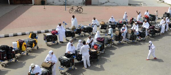 Мусульмане приезжие на Хадж в Мекку. Архивное фото Мусульмане приезжие на Хадж в Мекку. Архивное фото - Sputnik Кыргызстан