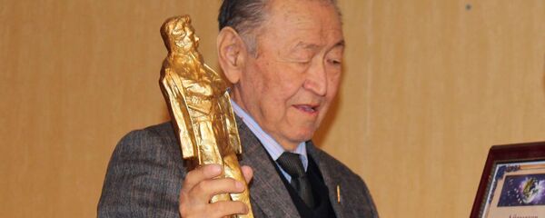 Народный писатель Казат Акматов - Sputnik Кыргызстан