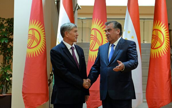 Атамбаев и президент Таджикистана Эмомали Рахмон - Sputnik Кыргызстан