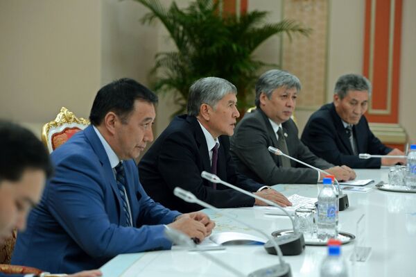 Президент Атамбаев ЖККУ жыйынында. - Sputnik Кыргызстан