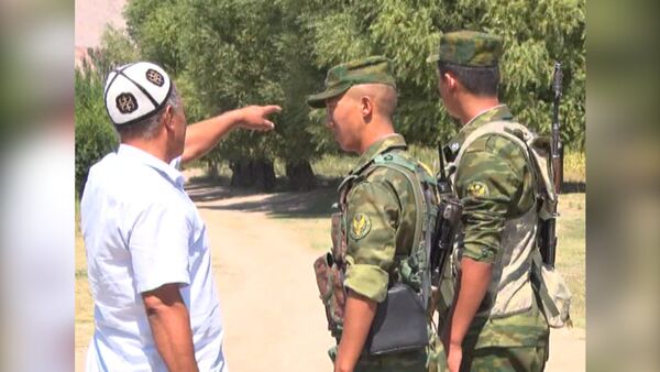 Дружинники в Баткене проводят дежурство вместе с пограничниками - Sputnik Кыргызстан