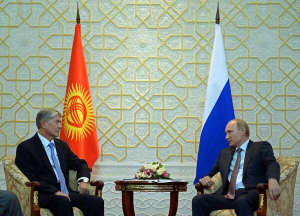 Президент Алмазбек Атамбаев встретился с Президентом России Владимиром Путиным. - Sputnik Кыргызстан