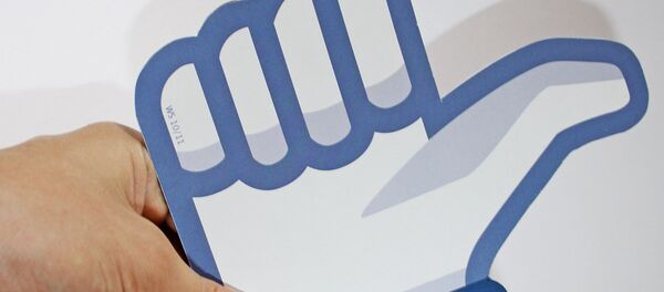 Бумажная вырезка Палец вверх. Архивное фото - Sputnik Кыргызстан