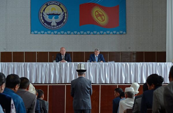 Поездка президент Атамбаева в Баткен - Sputnik Кыргызстан