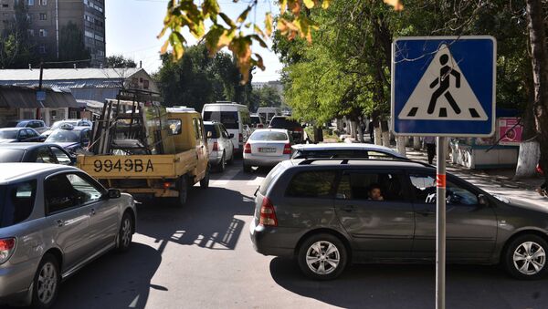 Вопрос ДПС: когда служба займется порядком на парковке возле школ? - Sputnik Кыргызстан