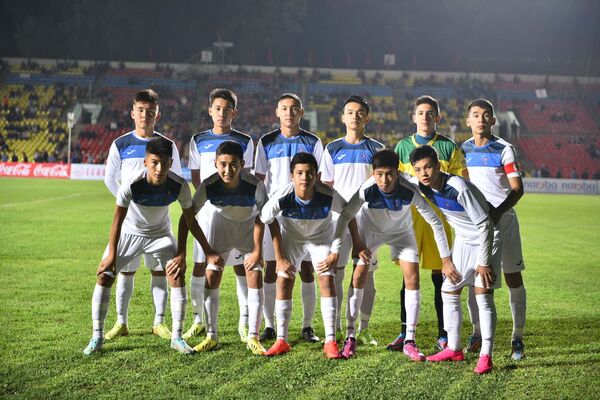 Юношеская сборная Кыргызстана (U-16) по футболу. Архивное фото - Sputnik Кыргызстан