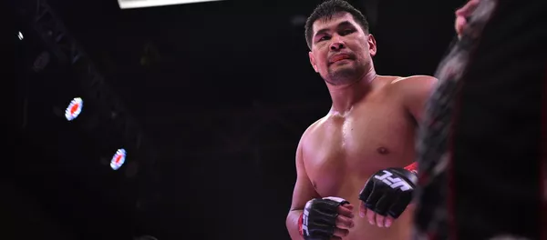 Спортсмен из Кыргызстана, депутат Кызыл-Кийского городского кенеша Замирбек Сыргабаев во время боя. Архивное фото - Sputnik Кыргызстан