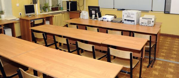 Средняя школа поселка Мурмаши Мурманской области закрыта на карантин - Sputnik Кыргызстан