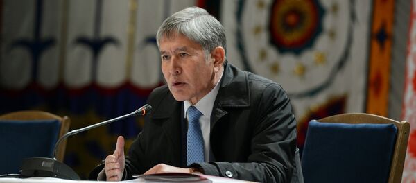 Алмазбек Атамбаев Ысык-Көл облусуна болгон иш сапары учурунда. - Sputnik Кыргызстан