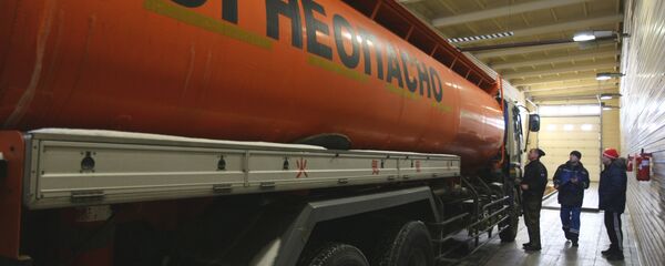 Күйүүчү май ташуучу автоунаа. Архив Күйүүчү май ташуучу автоунаа. Архив - Sputnik Кыргызстан