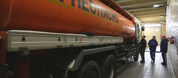 Работа пункта технического осмотра автомобилей в Новосибирске - Sputnik Кыргызстан