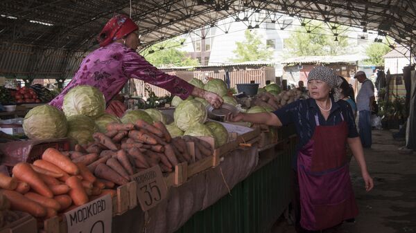 Продавцы на Ошском рынке. Архивное фото - Sputnik Кыргызстан