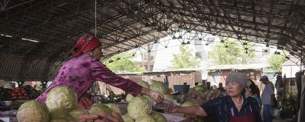 Базардагы сатуучулар. Архив Базардагы сатуучулар. Архив - Sputnik Кыргызстан