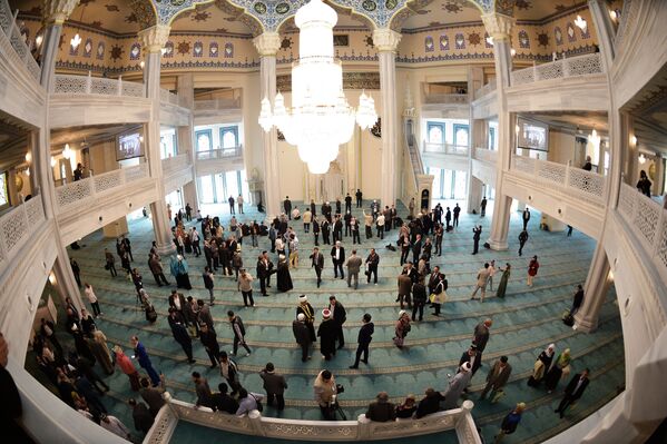 Соборная мечеть стала самым большим молельным домом для мусульман в Европе. - Sputnik Кыргызстан