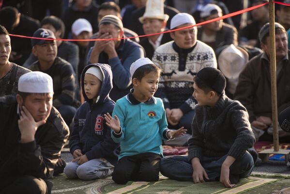 В Айт-намазе могут принимать участие все мусульмане, включая детей и женщин - Sputnik Кыргызстан