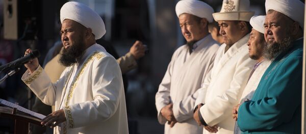 Муфтий Максатбек ажы Токтомушевдин архивдик сүрөтү Муфтий Максатбек ажы Токтомушевдин архивдик сүрөтү - Sputnik Кыргызстан