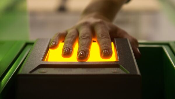 Сканирующее отпечатки пальцев устройство. Архивное фото - Sputnik Кыргызстан
